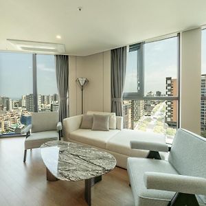 Corner Suite Twin